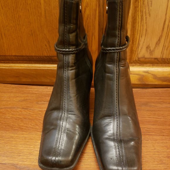 Etienne Aigner Leather Boots! - Picture 2 of 10